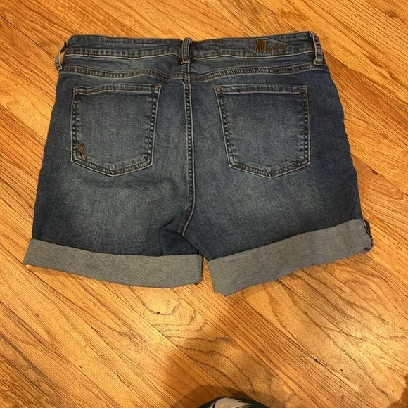 Kut from the Kloth Katy boyfriend shorts - Picture 4 of 6